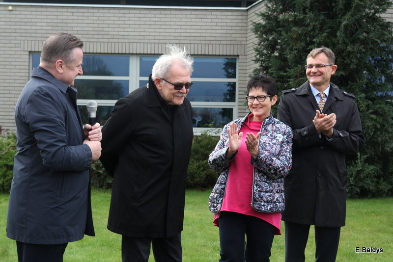 Dąb na 25-lecie firmy Winkhaus (zdjęcia)