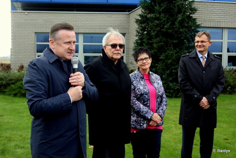 Dąb na 25-lecie firmy Winkhaus (zdjęcia)