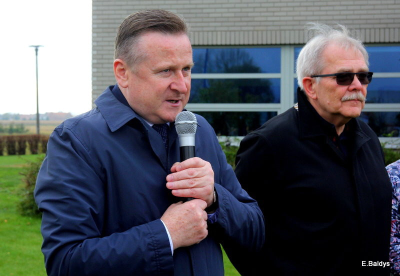 Dąb na 25-lecie firmy Winkhaus (zdjęcia)