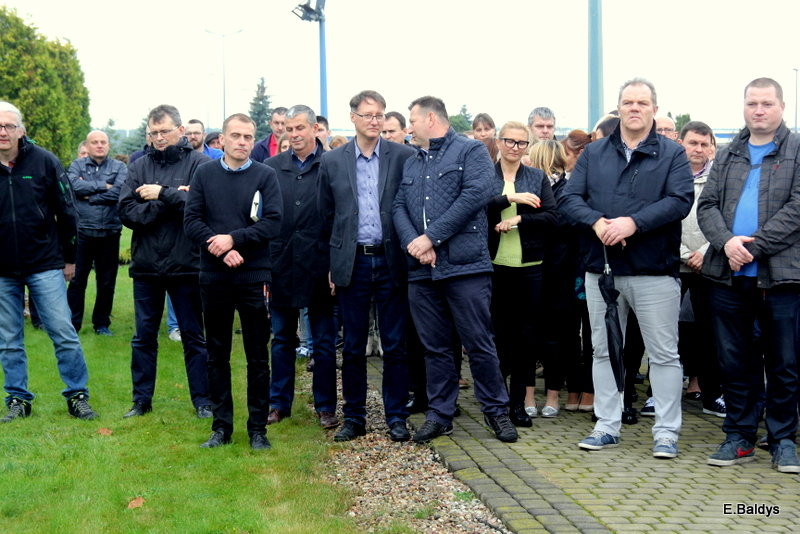 Dąb na 25-lecie firmy Winkhaus (zdjęcia)