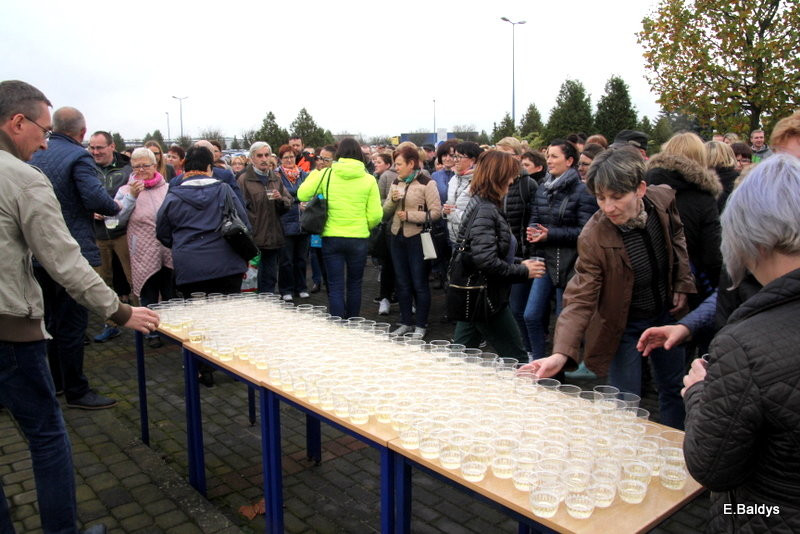 Dąb na 25-lecie firmy Winkhaus (zdjęcia)