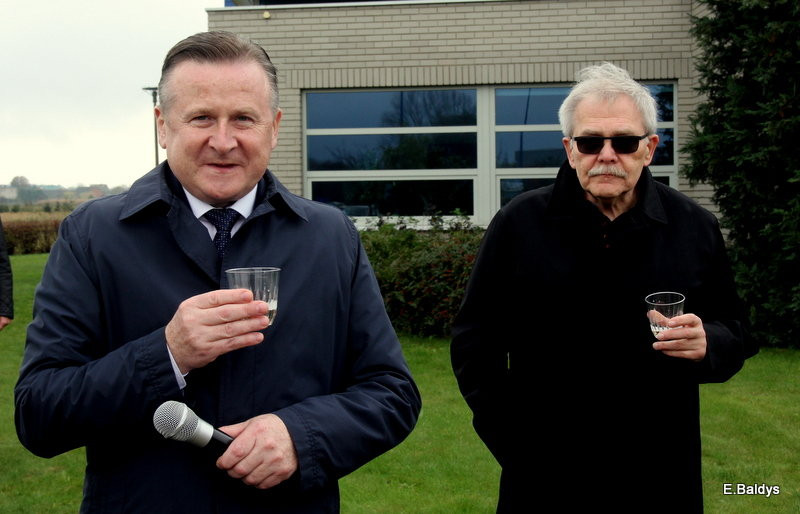 Dąb na 25-lecie firmy Winkhaus (zdjęcia)