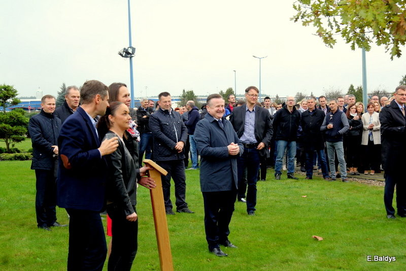 Dąb na 25-lecie firmy Winkhaus (zdjęcia)