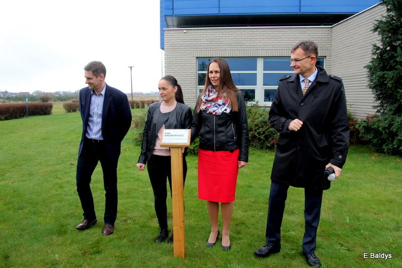 Dąb na 25-lecie firmy Winkhaus (zdjęcia)