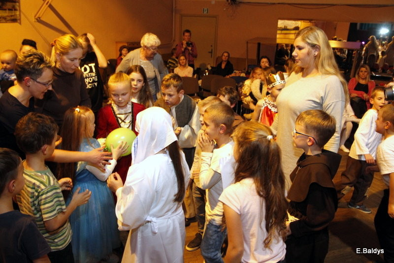 Bal Wszystkich Świętych w Osiecznej (zdjęcia)
