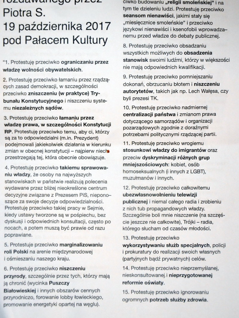 Chwila zadumy po śmierci Piotra Szczęsnego (kilka zdjęć)