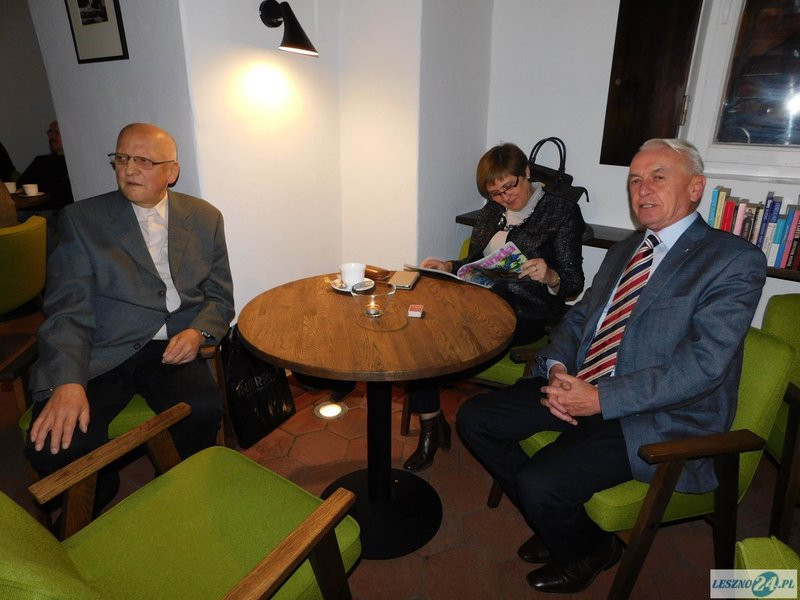 Biblioteka Ratuszowa - miejsce dla książki i muzyki (kilka zdjęć i film)