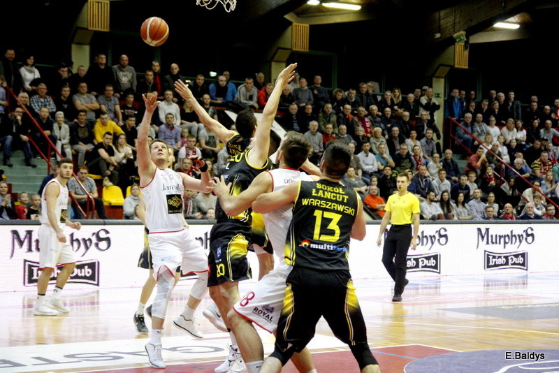 Lider rozbity w Trapezie (zdjęcia)