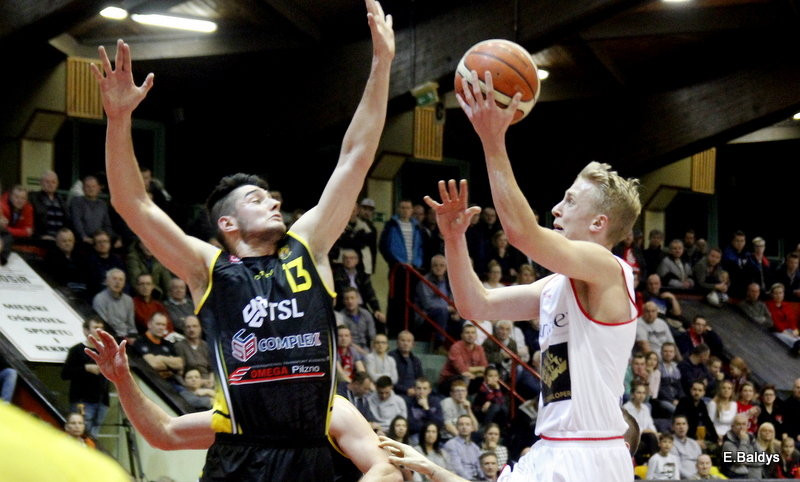 Lider rozbity w Trapezie (zdjęcia)