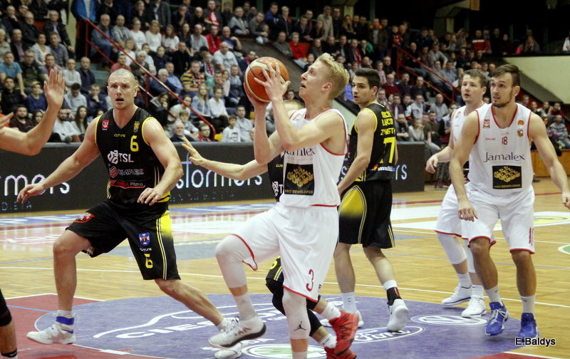 Lider rozbity w Trapezie (zdjęcia)