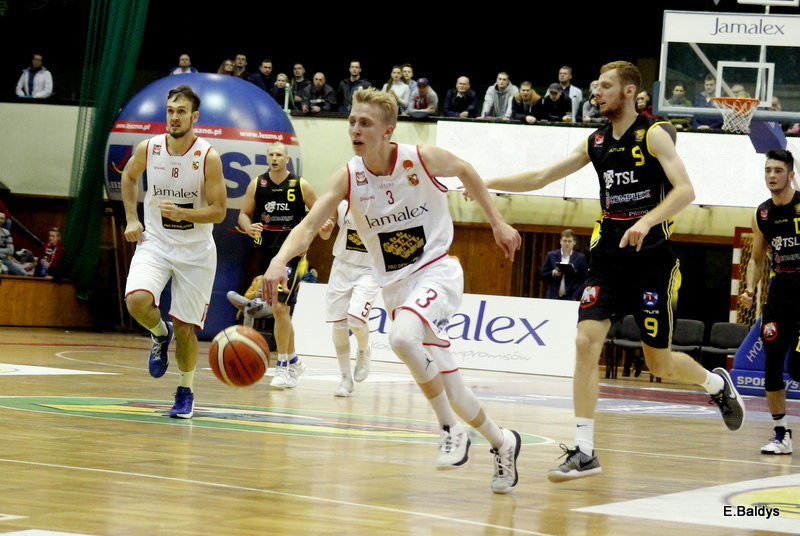 Lider rozbity w Trapezie (zdjęcia)