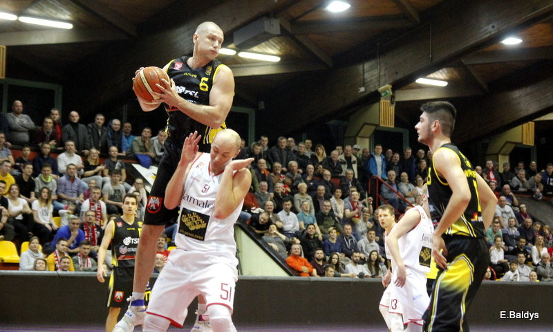 Lider rozbity w Trapezie (zdjęcia)