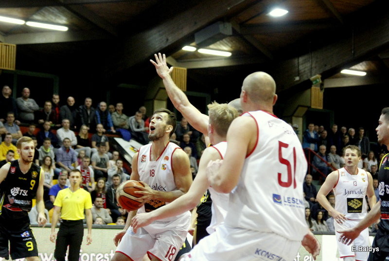 Lider rozbity w Trapezie (zdjęcia)