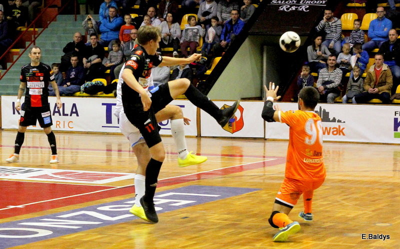 Ostre strzelanie w Trapezie (zdjęcia, komentarz po meczu)