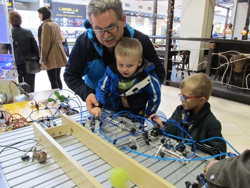 Budują roboty. Pokazali je w Galerii (zdjęcia)