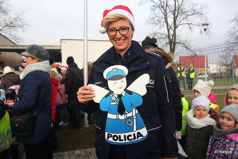 Choinka jest. Czekamy na lodowisko (zdjęcia)