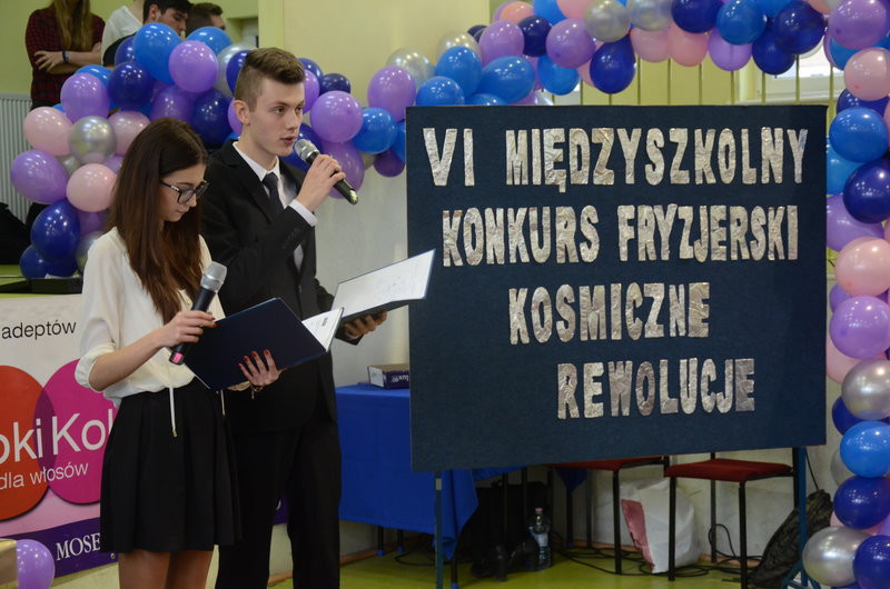 Kosmiczne fryzury przed jury (zdjęcia)