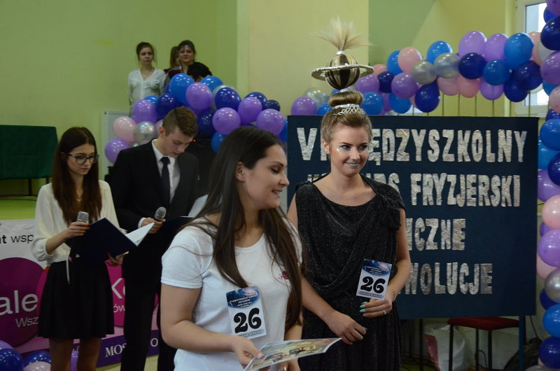 Kosmiczne fryzury przed jury (zdjęcia)