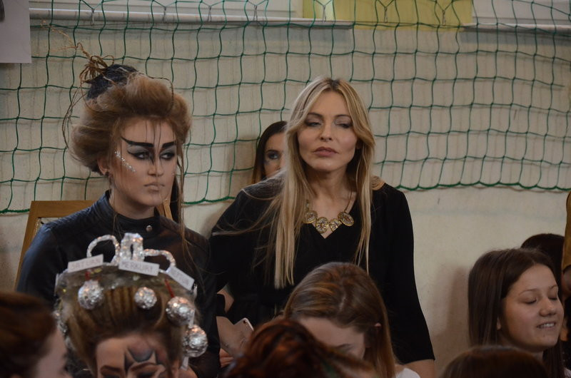 Kosmiczne fryzury przed jury (zdjęcia)
