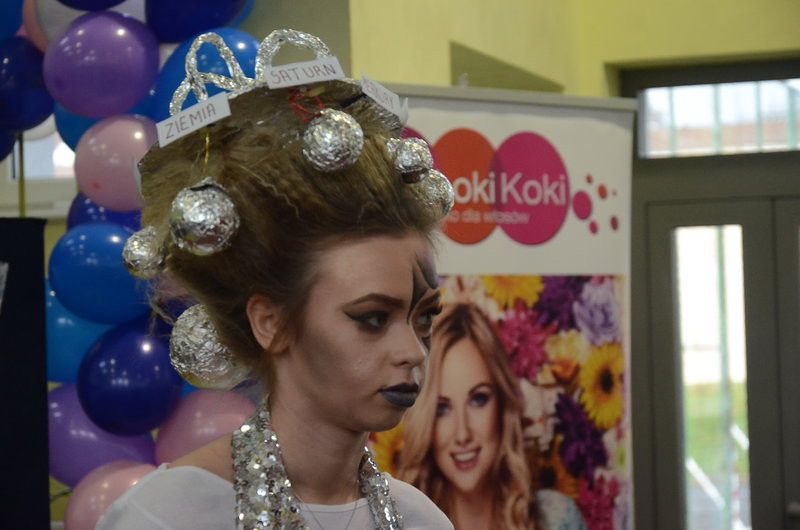 Kosmiczne fryzury przed jury (zdjęcia)