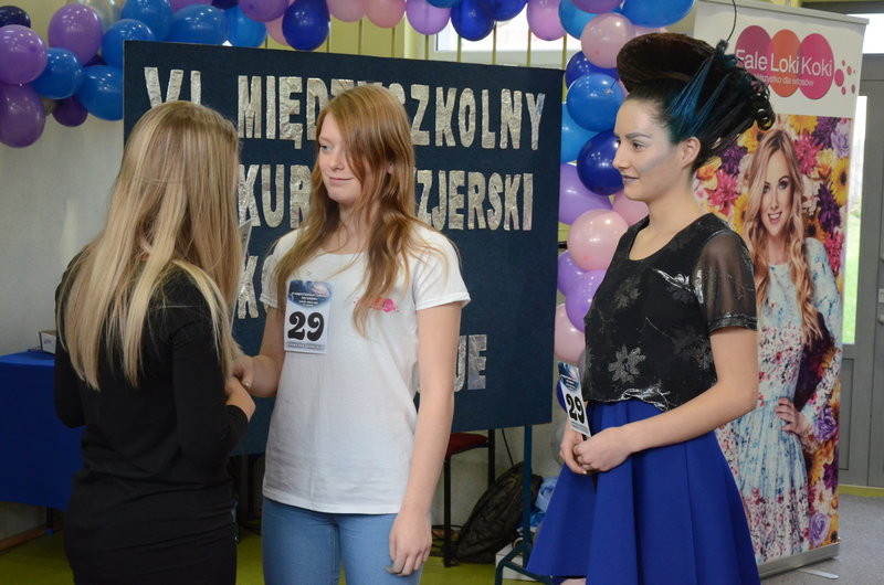 Kosmiczne fryzury przed jury (zdjęcia)