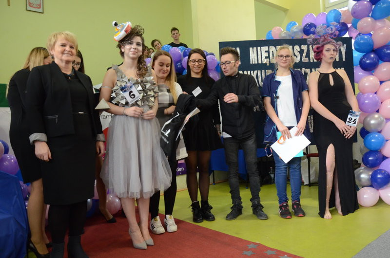 Kosmiczne fryzury przed jury (zdjęcia)