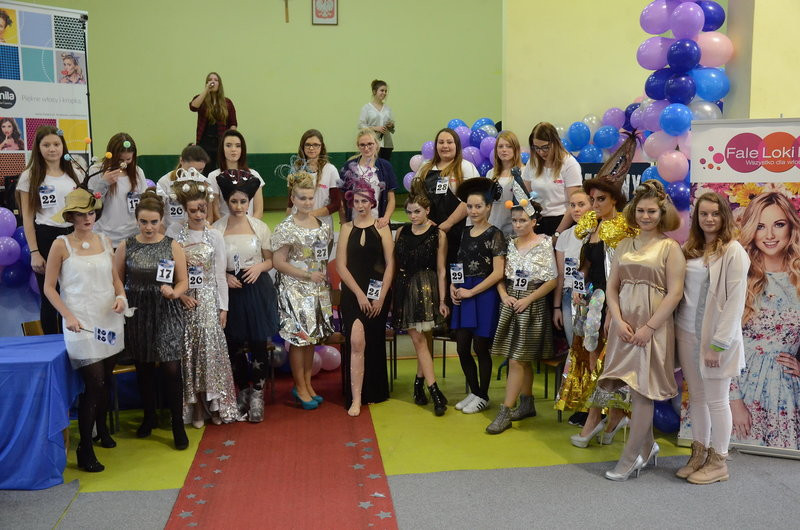 Kosmiczne fryzury przed jury (zdjęcia)