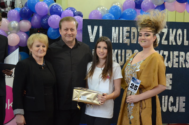 Kosmiczne fryzury przed jury (zdjęcia)