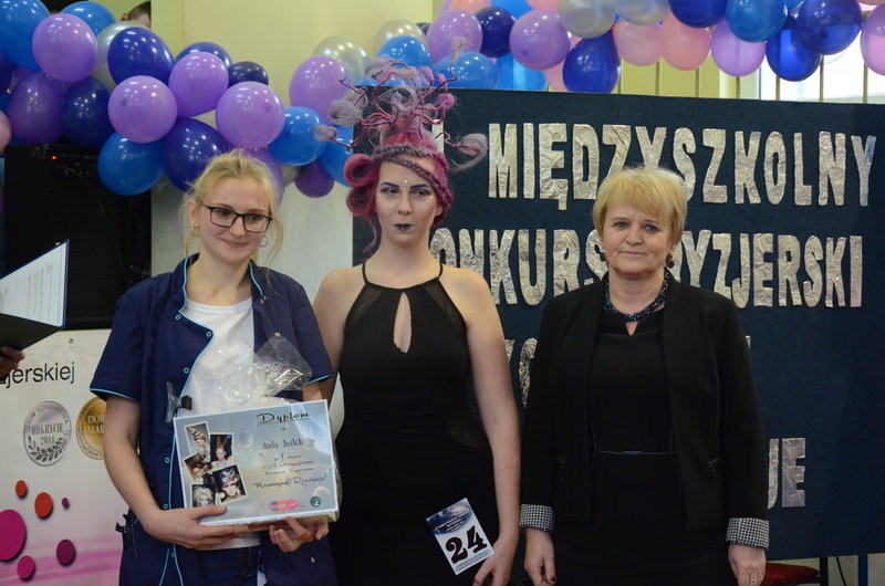 Kosmiczne fryzury przed jury (zdjęcia)