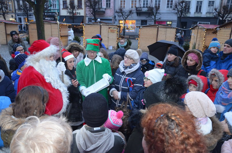 Mikołaj spotkał się z dziećmi na Rynku (zdjęcia)