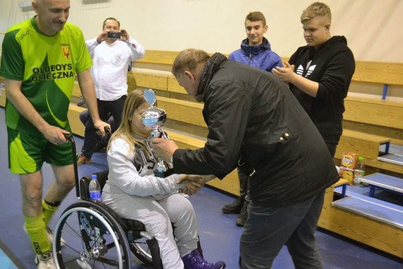 Piłkarze zagrali dla Matyldy (zdjęcia)