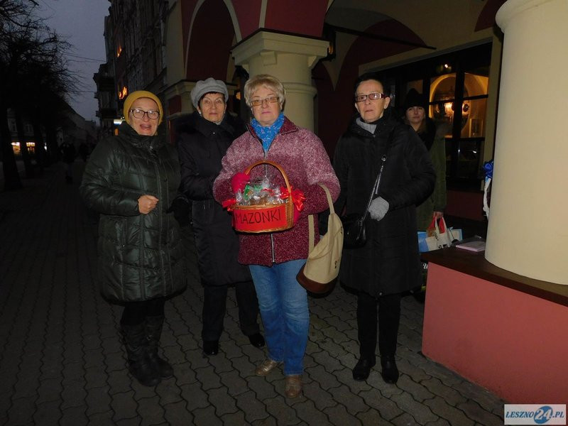 Przechodniów częstowano piernikami (zdjęcia)