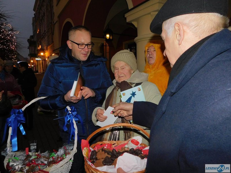 Przechodniów częstowano piernikami (zdjęcia)