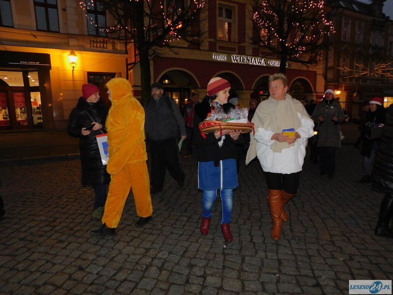 Przechodniów częstowano piernikami (zdjęcia)