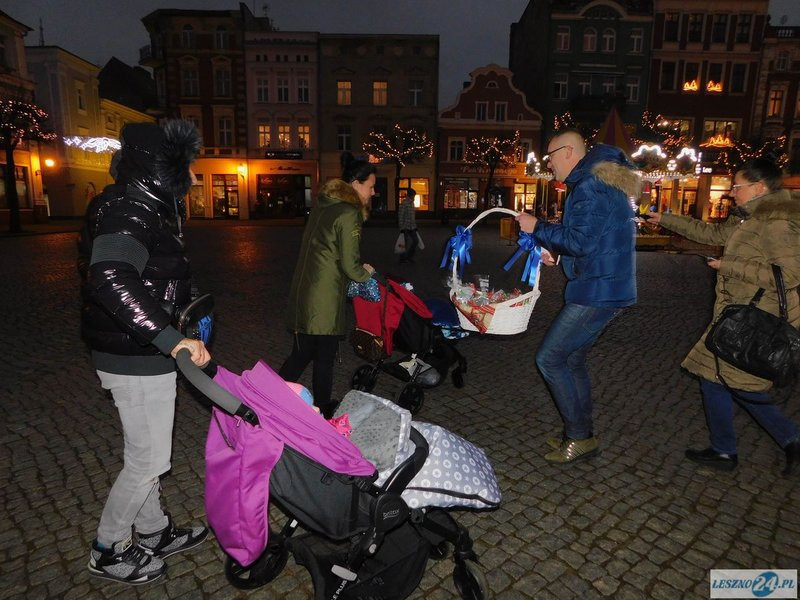 Przechodniów częstowano piernikami (zdjęcia)