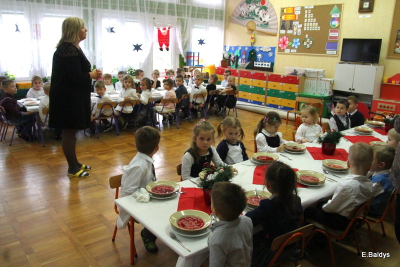 Jasełka i opłatek w PM 19 (zdjęcia)