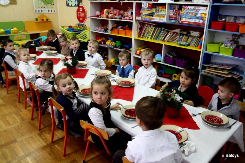 Jasełka i opłatek w PM 19 (zdjęcia)