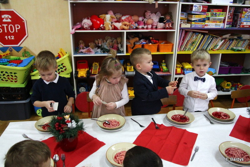 Jasełka i opłatek w PM 19 (zdjęcia)