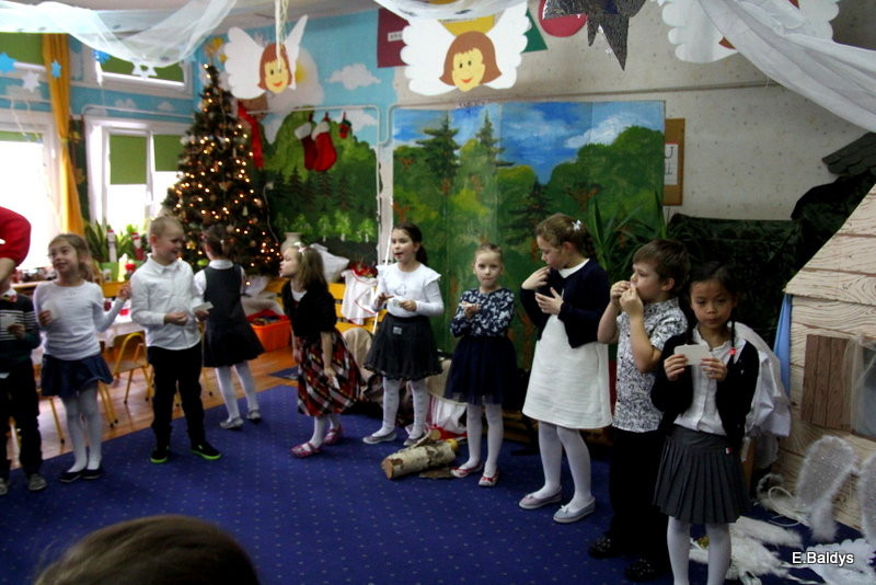 Jasełka i opłatek w PM 19 (zdjęcia)