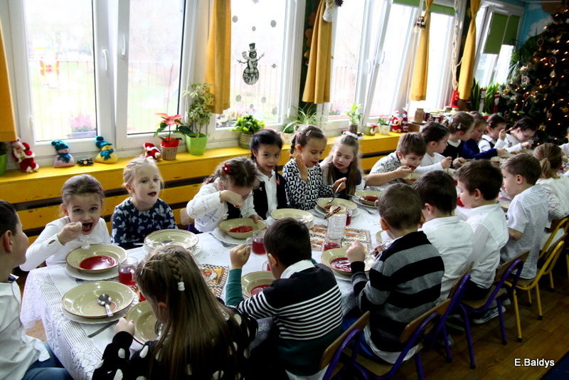 Jasełka i opłatek w PM 19 (zdjęcia)