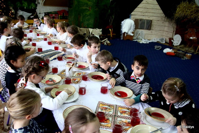 Jasełka i opłatek w PM 19 (zdjęcia)