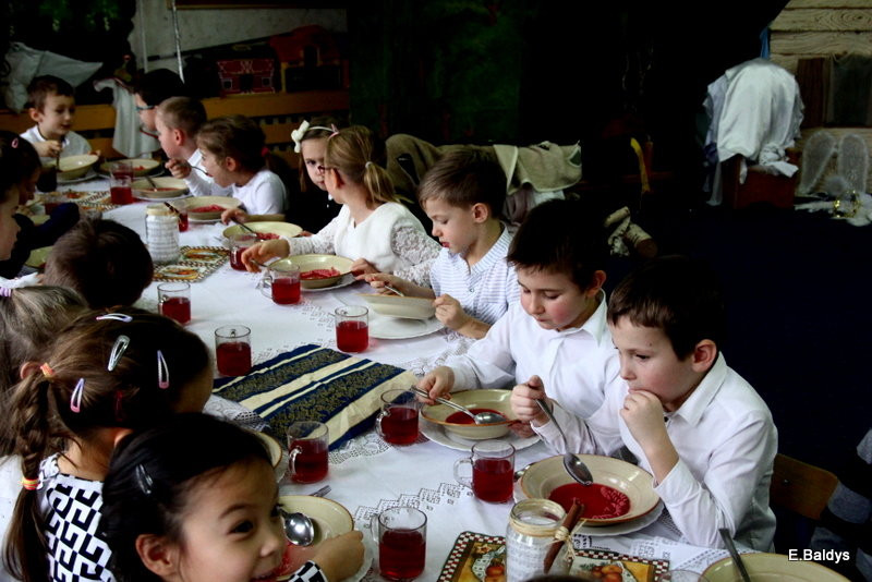 Jasełka i opłatek w PM 19 (zdjęcia)