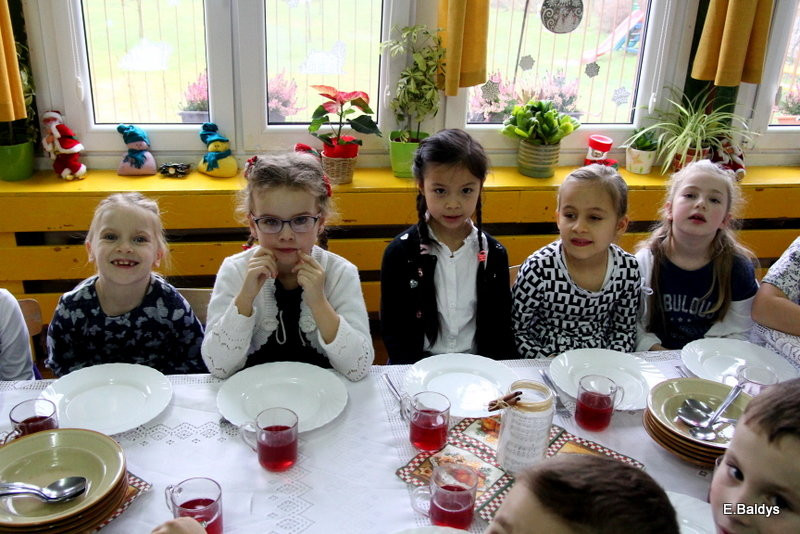 Jasełka i opłatek w PM 19 (zdjęcia)