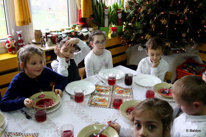 Jasełka i opłatek w PM 19 (zdjęcia)