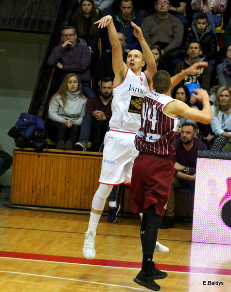 Trapez pękał w szwach (zdjęcia)