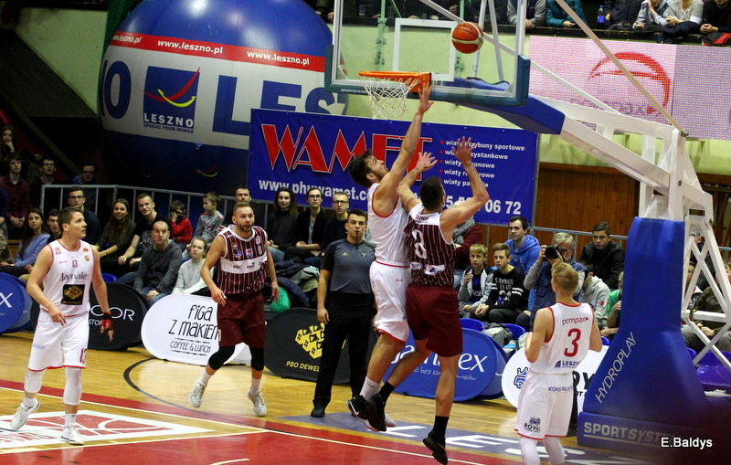 Trapez pękał w szwach (zdjęcia)