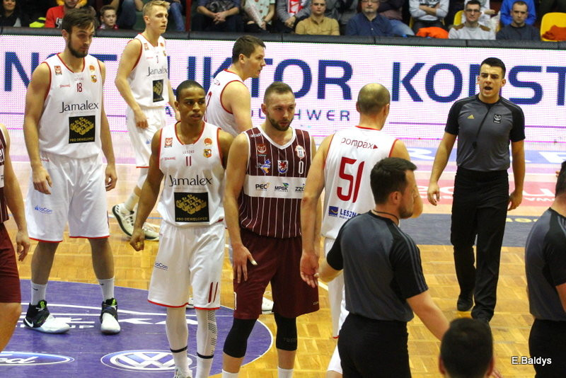 Trapez pękał w szwach (zdjęcia)