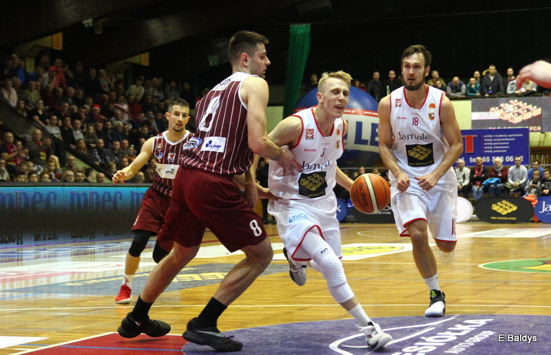 Trapez pękał w szwach (zdjęcia)