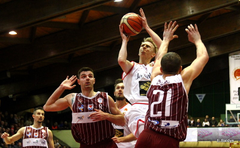 Trapez pękał w szwach (zdjęcia)