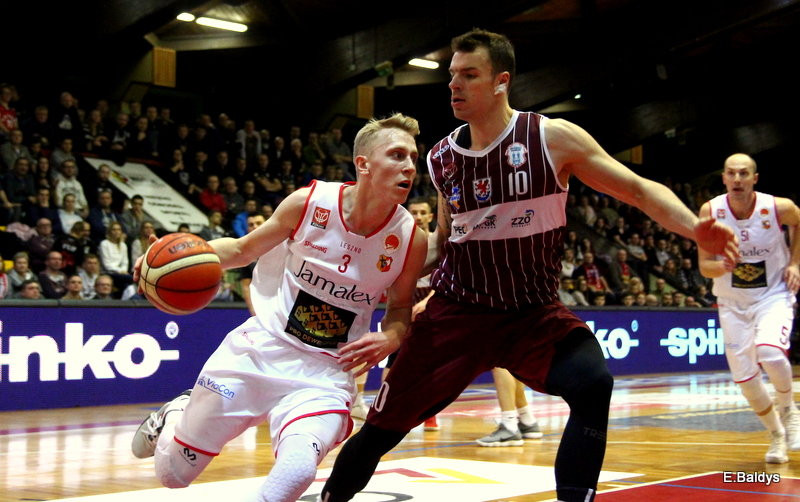 Trapez pękał w szwach (zdjęcia)